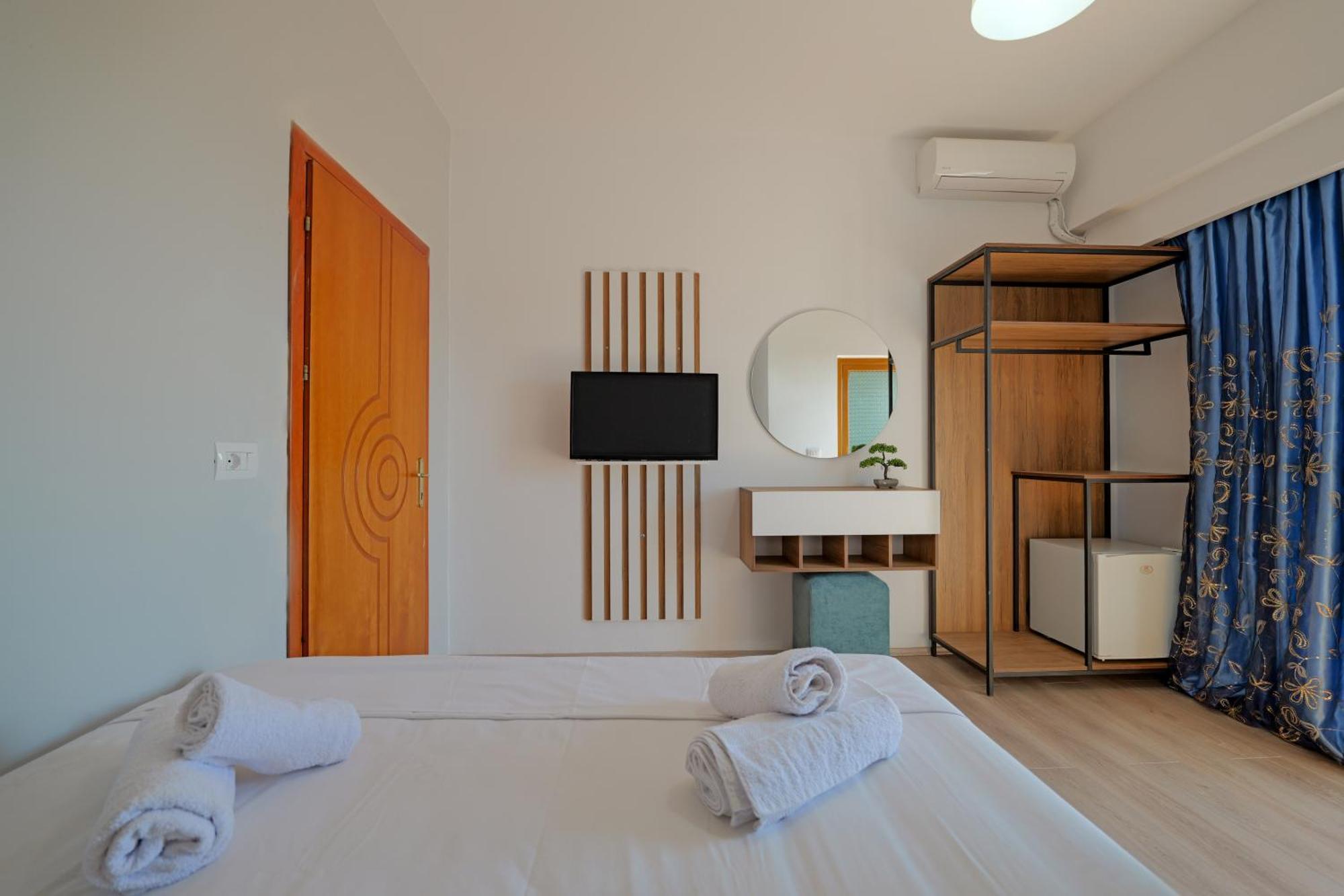 Hotel Holiday Sarandë Eksteriør billede